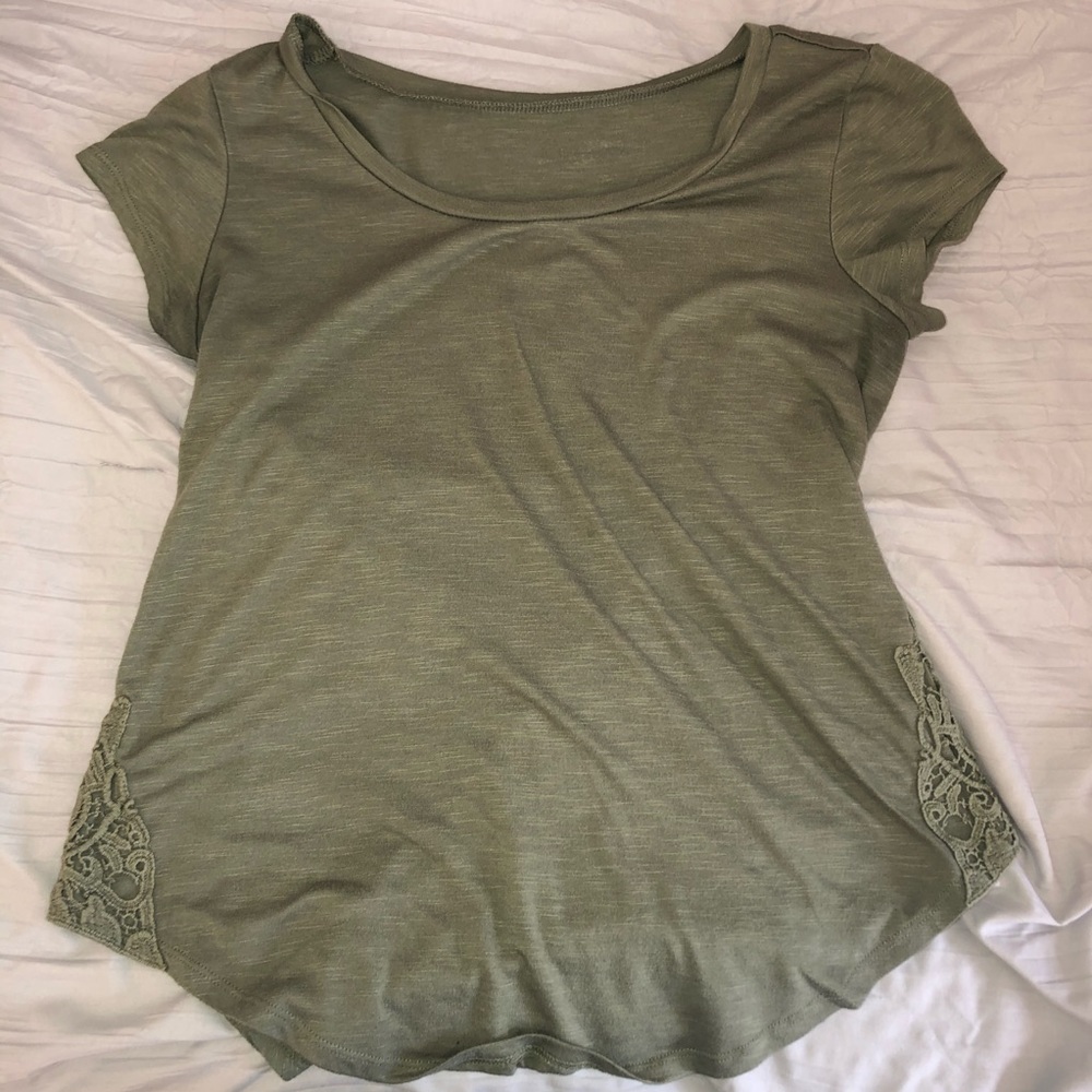 Basic Short Sleeve Top w/ Lace Knit Detail